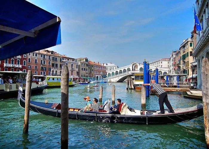 At Via Nigra Venezia 3 Bedrooms & Parking Free Apartment