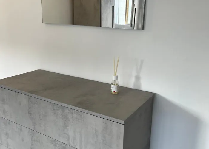 At Via Nigra Venezia 3 Bedrooms & Parking Free Apartment *