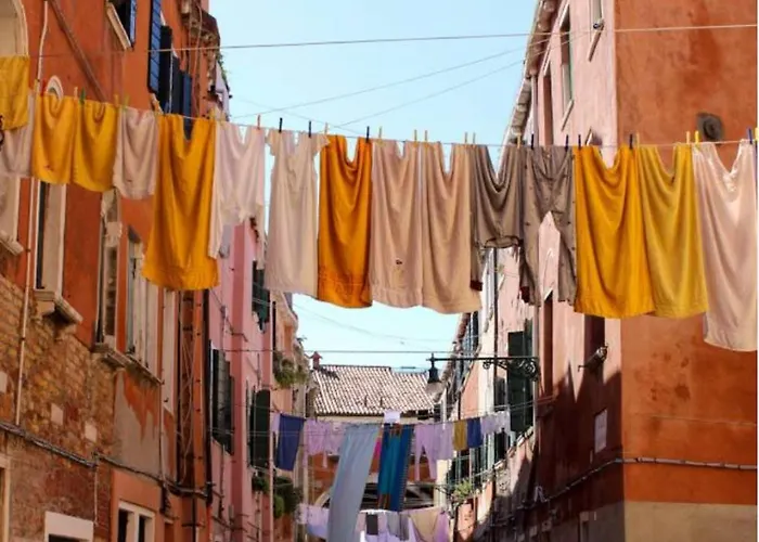 At Via Nigra Venezia 3 Bedrooms & Parking Free Apartment *